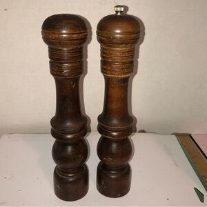 Classic Wooden Pepper and Salt Grinders